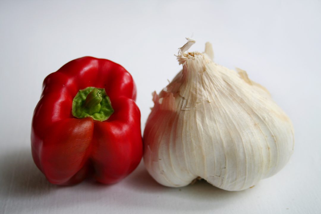 red pepper garden fail: garlic